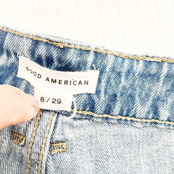 Good American Acid Wash Frayed Hem Denim Jean Shorts GBS991T Blue649 Size 8 / 29 - Picture 4 of 6